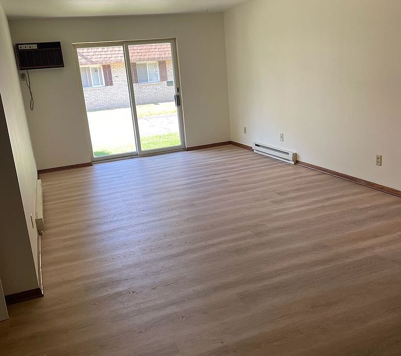 2nd image of 822 Weslyn Ct #8