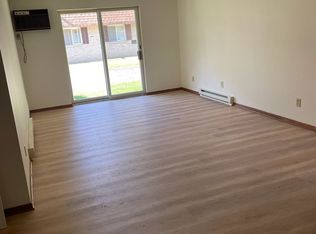 832 Weslyn Ct APT 1, West Bend, WI 53095