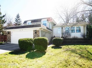 1041 Warwick Cir S, Hoffman Estates, IL 60169