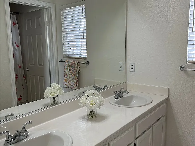 408 Middlebury Ct — Photo 27