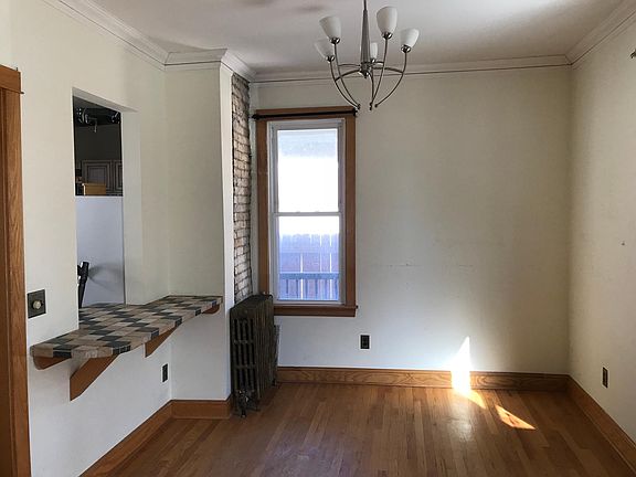 3rd image of 212 W 31st St
