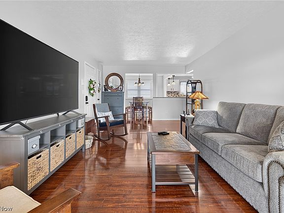5th image of 7356 Eisenhower Dr Unit 6