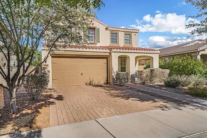 3 bed, 2.5 bath, 2066 sqft, $2,495 — Photo 2