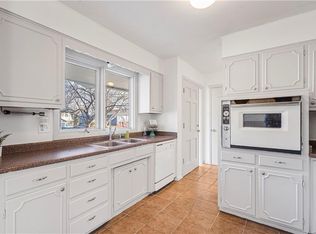 10911 W 91st St, Overland Park, KS 66214