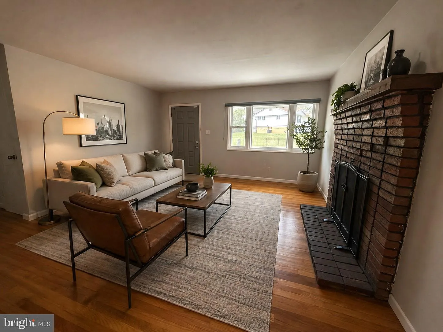3 bed, 1.0 bath, 962 sqft, $1,450 — Photo 3