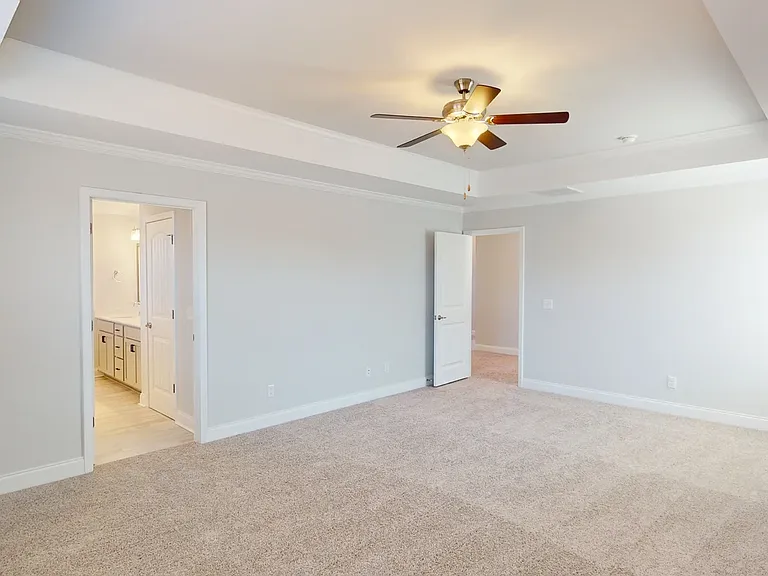 146 Champlain Dr — Photo 10