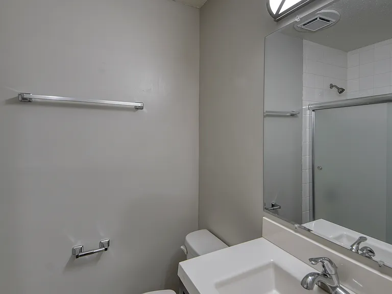 2114 Swift Ave #10 — Photo 9