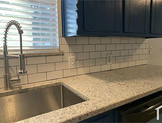 4th image of 825 Oakwood Ave