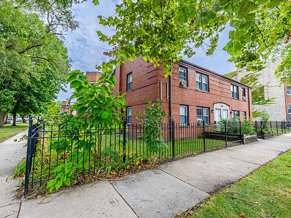 3rd image of 242 N Mayfield Ave