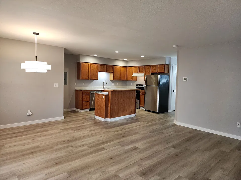 1416 S Skyline Dr