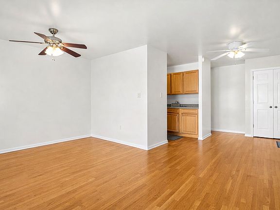 4th image of 2822 Schurz Ave #2R