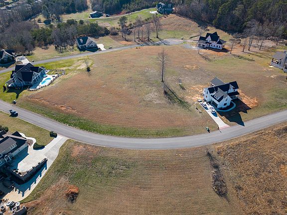 4th image of 14 Charleston Park Dr