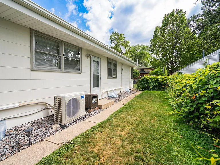 5314 Hiawatha Ln — Photo 3