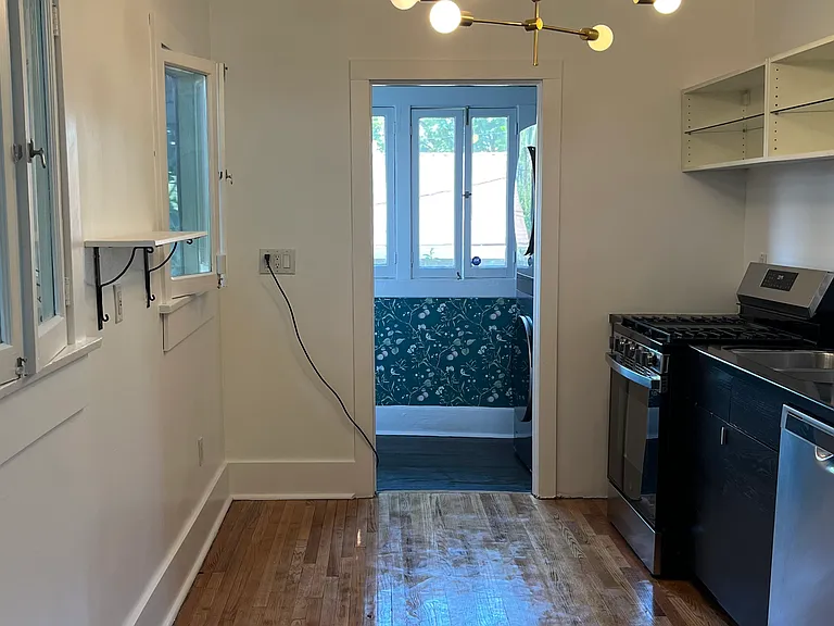 2508 Scott Ave — Photo 10