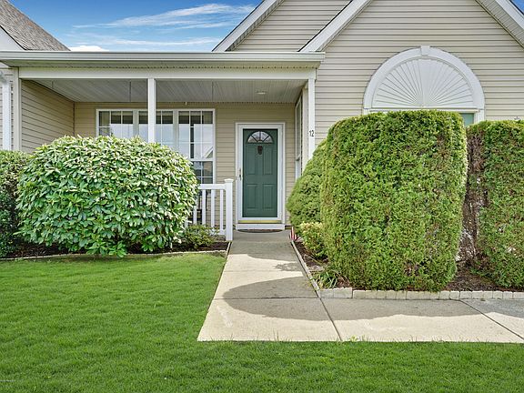 5th image of 12 Deerchase Ln