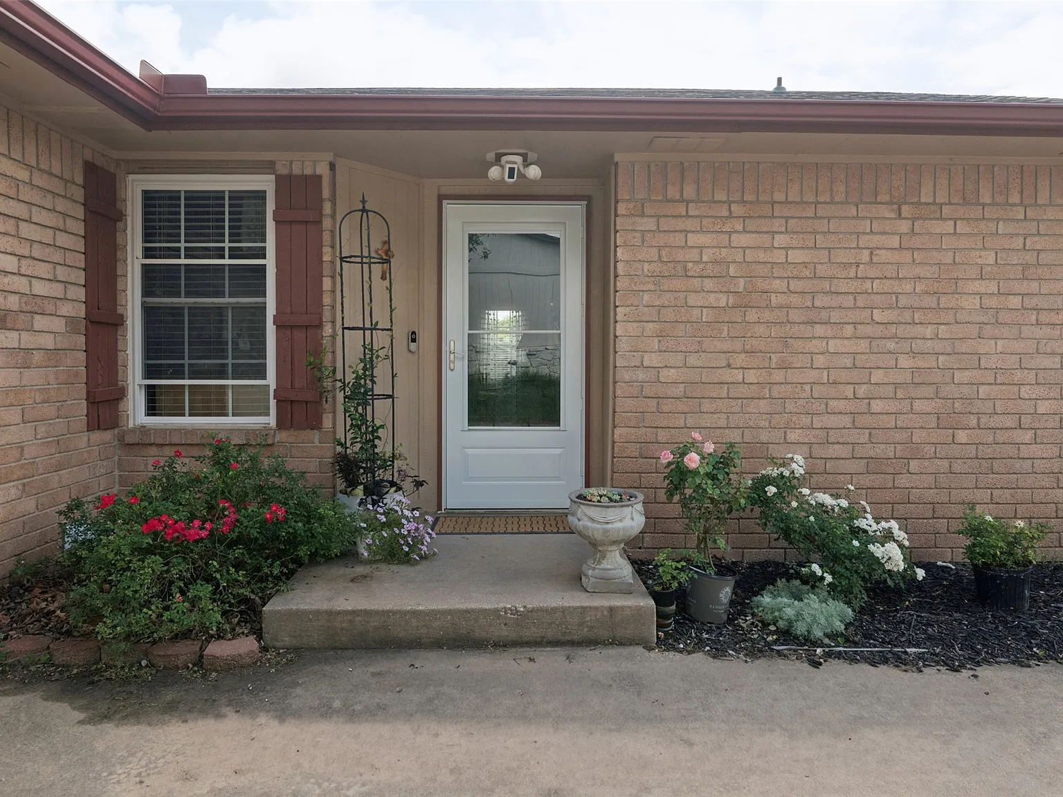 3 bed, 2.0 bath, 1431 sqft, $1,750 — Photo 4