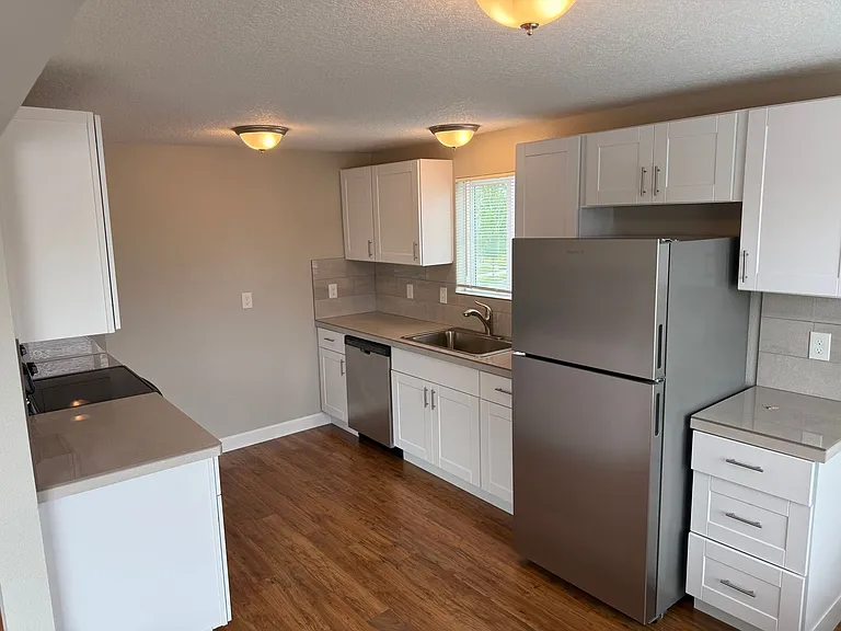 MAC CITY APARTMENTS — Photo 21