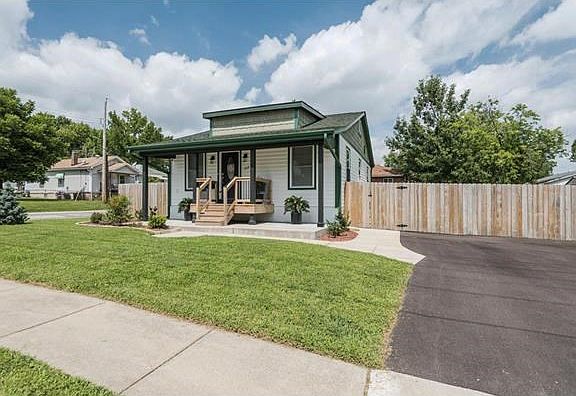 Beautiful corner lot, privacy fenced and a large drive.