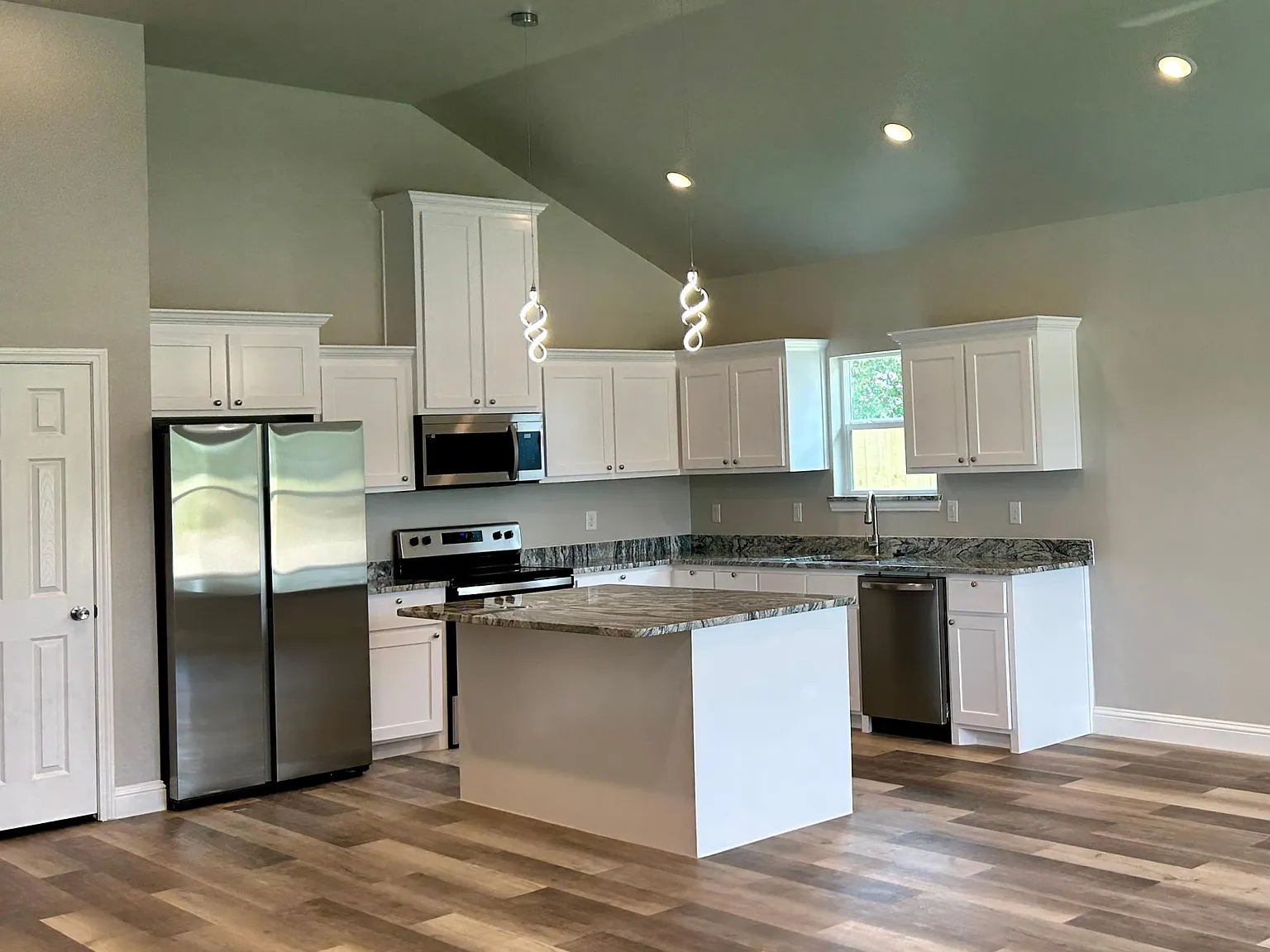 3 bed, 1663 sqft, $2,100 — Photo 3
