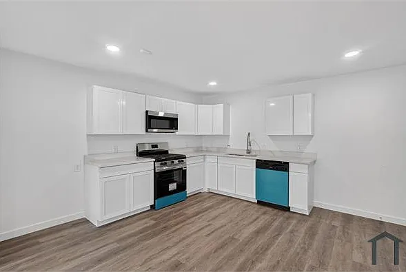 541 NW King St — Photo 8