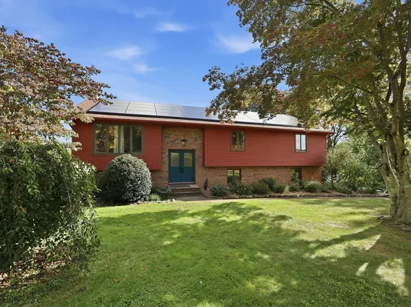 36 Goldenview Dr, West Springfield, MA 01089