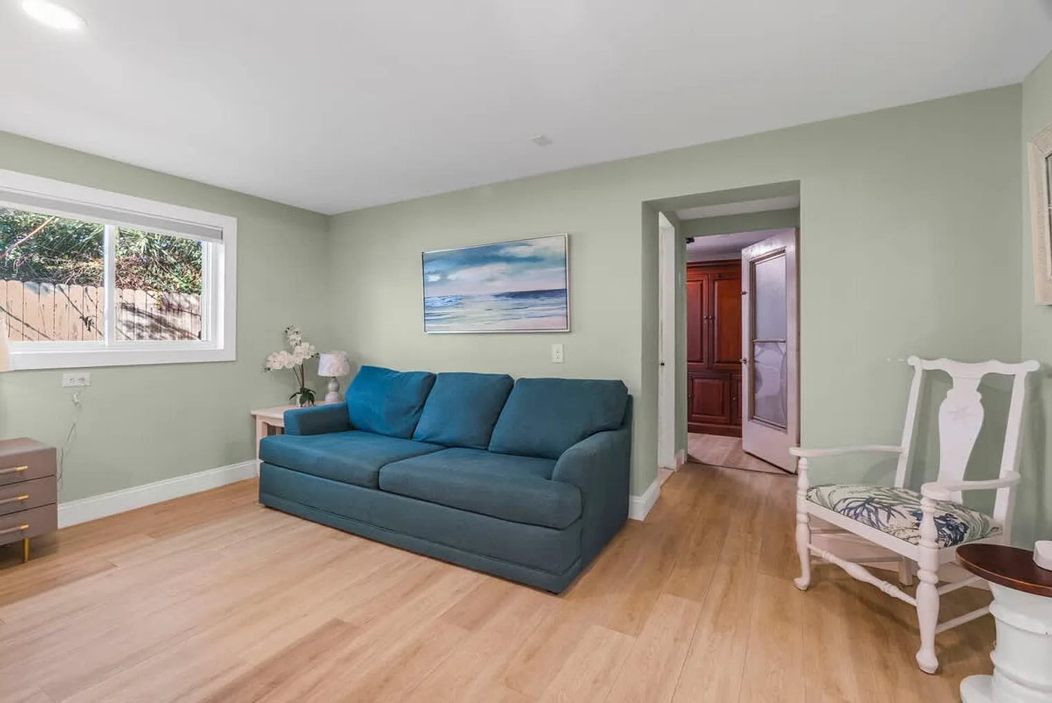 4 bed, 2.0 bath, 2647 sqft, $9,150 — Photo 3