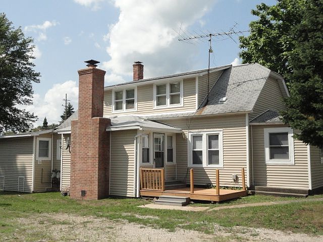 Front Entrance and Side Deck