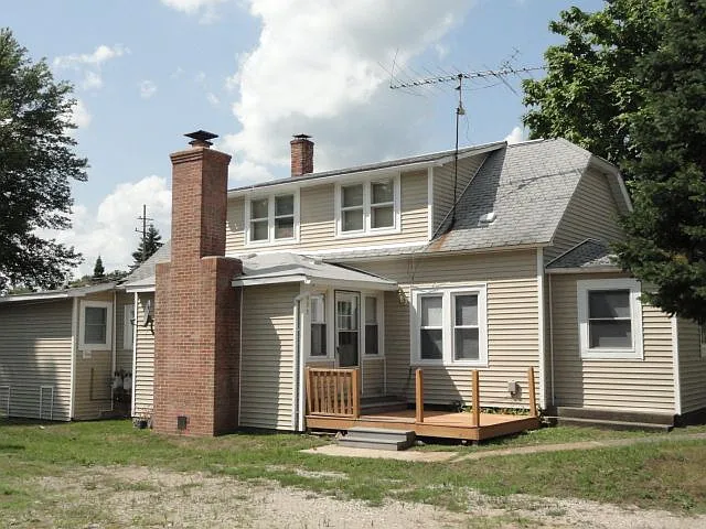 335 Pearl St photo 1