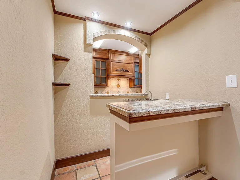 516 S Post Oak Ln #18 — Photo 4