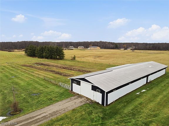 3rd image of 17452 Huntley Rd