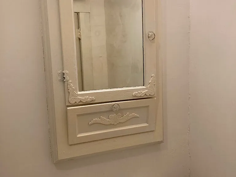 Period woodwork in bathroom freshly painted
