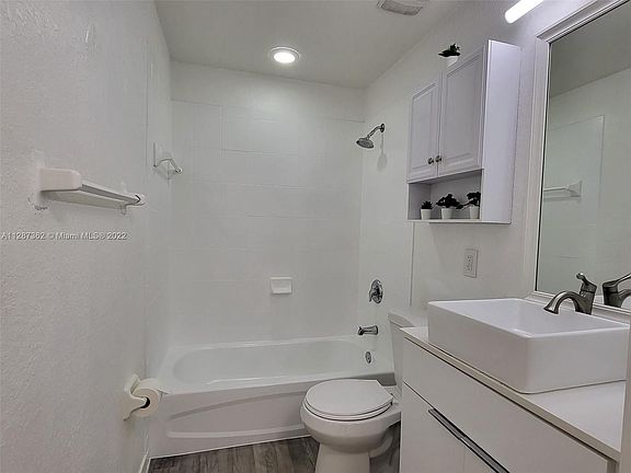 4th image of 11102 NW 83rd St APT 105