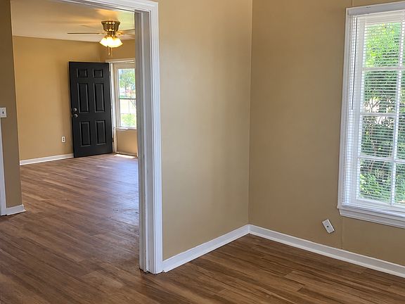3rd image of 714 Lexington St