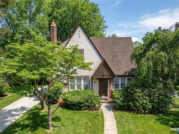 351 Closter Dock Rd, Closter, NJ 07624