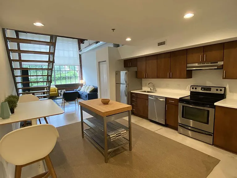 807 E Main St — Photo 40