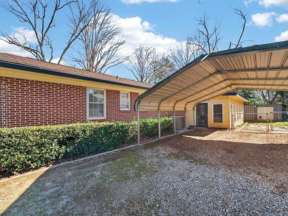 3rd image of 104 Parkway Dr