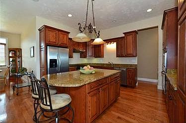 3rd image of 139 Chelsea Dr