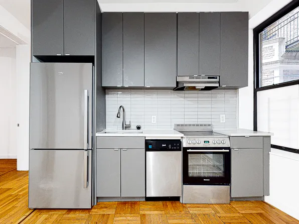 139 Payson Avenue image 7 of 8