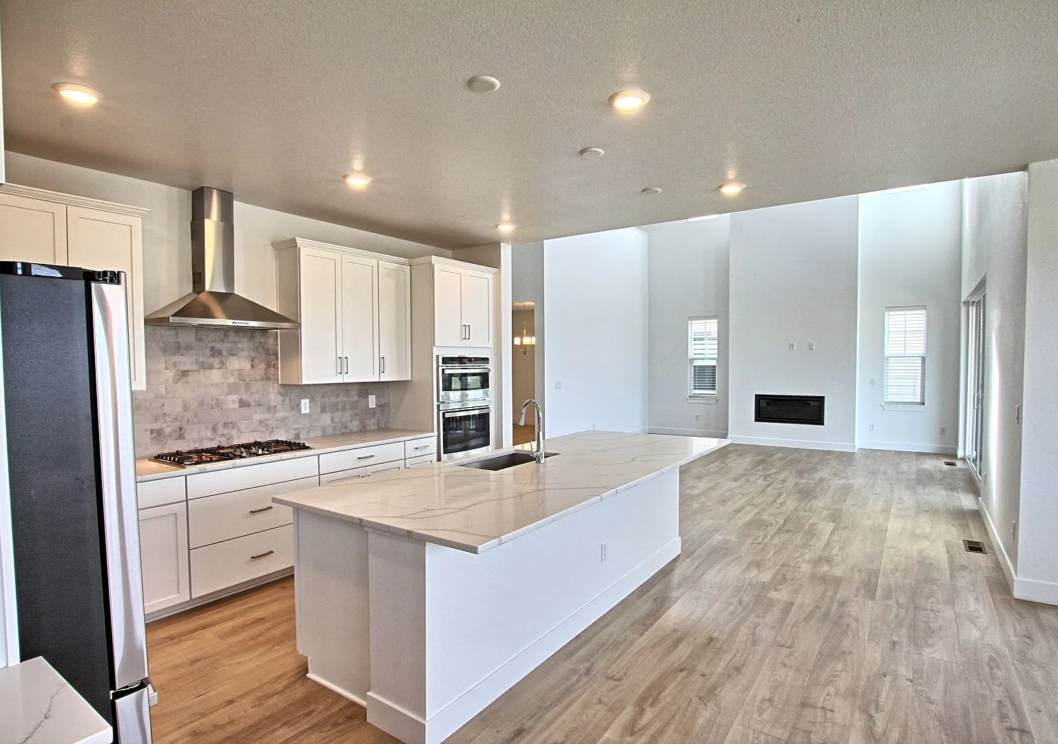 Brand new 4 bed 2.5 bath home in Macanta — Photo 1