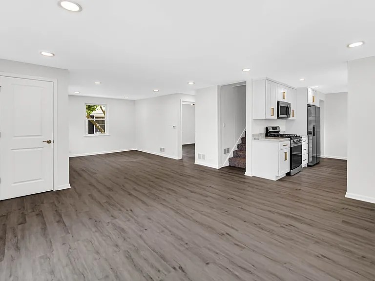 1109 Muirfield Ave — Photo 2