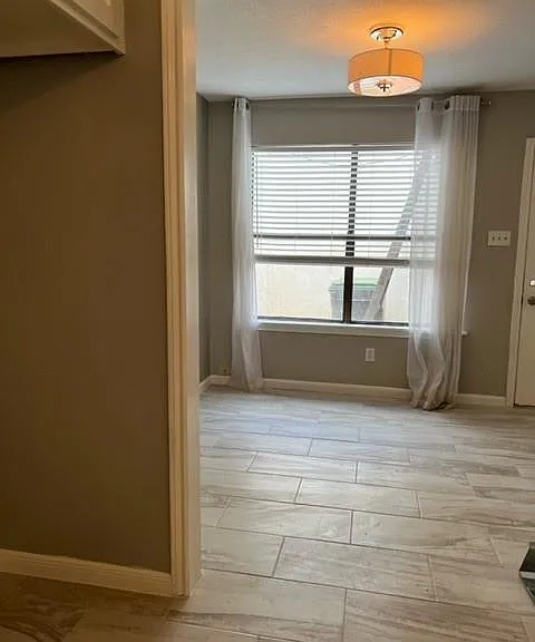 2458 Country Club Dr — Photo 11