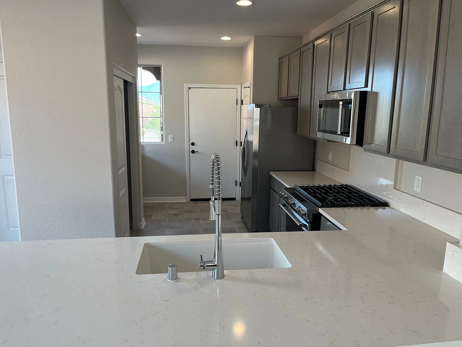 2 bed, 1390 sqft, $1,880 — Photo 2