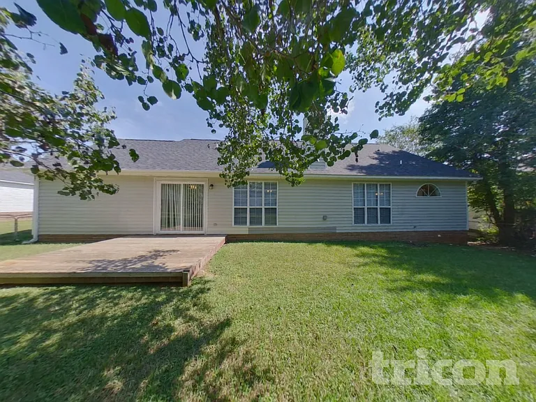 127 Wenlock Cir — Photo 16