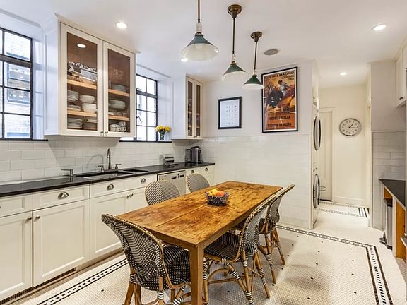 5th image of 115 E 67th St APT 2A