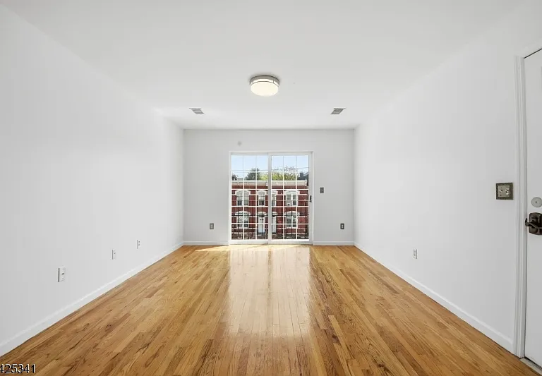 20 Wakeman Ave — Photo 2