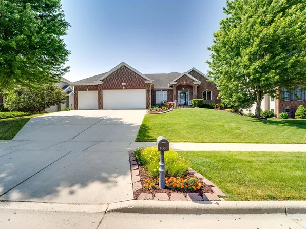 1060 Fincastle St, Oregon, WI 53575
