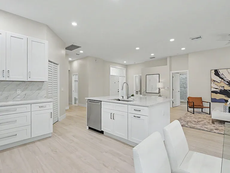 7832 Rockford Rd — Photo 12