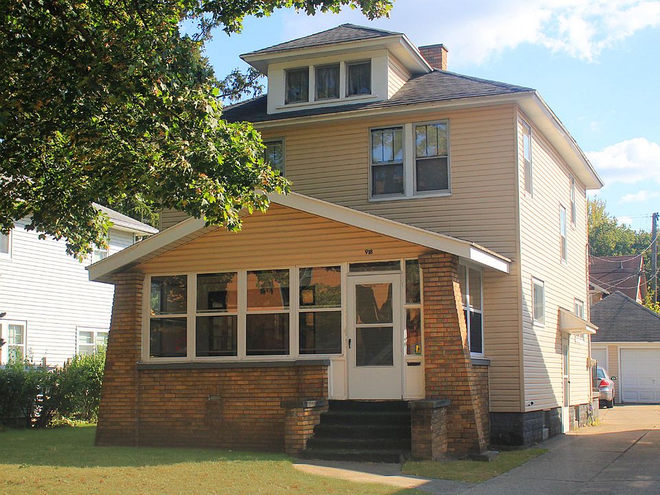1st image of 918 Sibley St NW