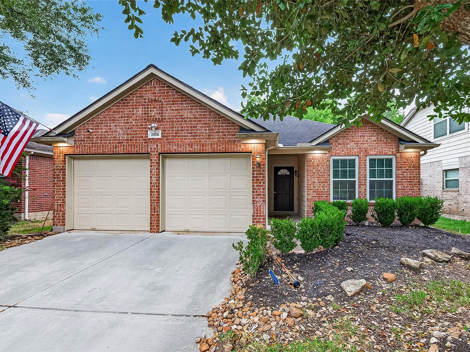 3 bed, 2.0 bath, 1717 sqft, $2,250 — Photo 1