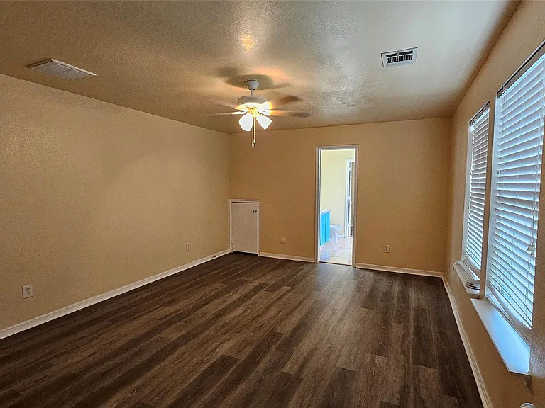 22135 Greengate Dr — Photo 32